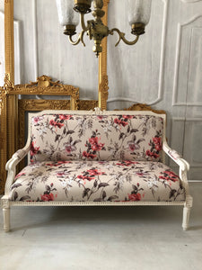 Elegant Louis XVI settee
