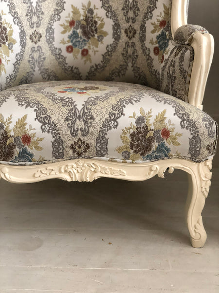 Pair of elegant bergères / armchairs in Louis XV brilliance