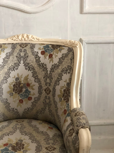 Pair of elegant bergères / armchairs in Louis XV brilliance