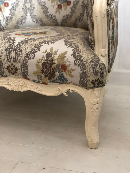 Pair of elegant bergères / armchairs in Louis XV brilliance