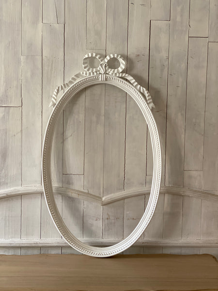 Rare oval silhouette The Unfurling riband frame