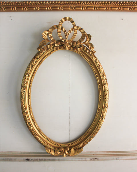Belle Epoque style oval frame with bow