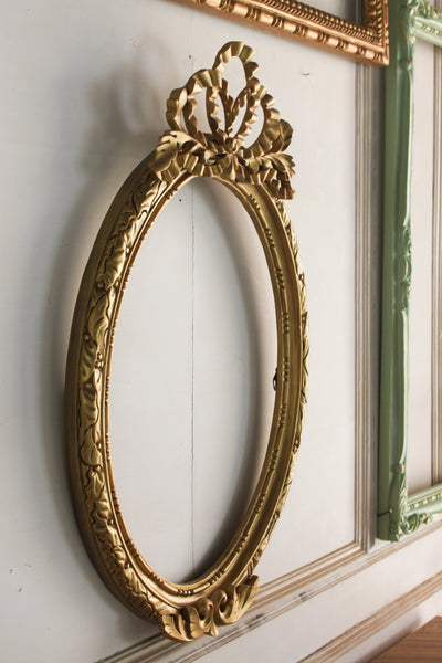 Belle Epoque style oval frame with bow