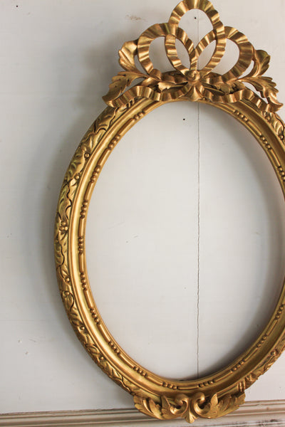 Belle Epoque style oval frame with bow