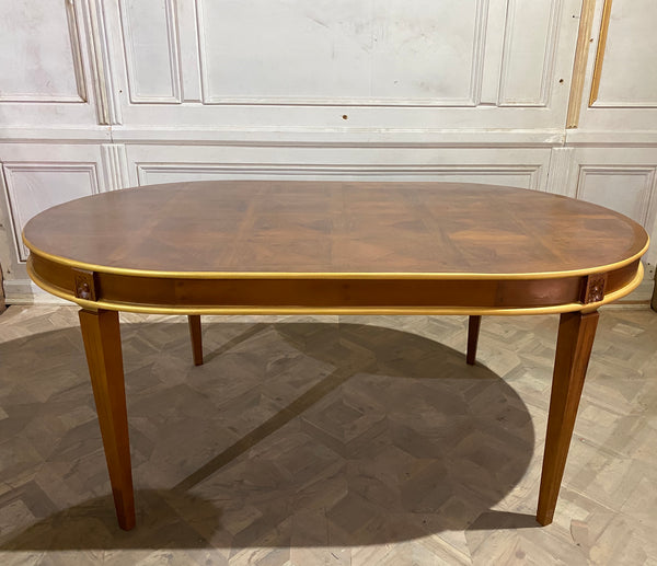 Louis XVI Dining table in classic walnut with parquet top