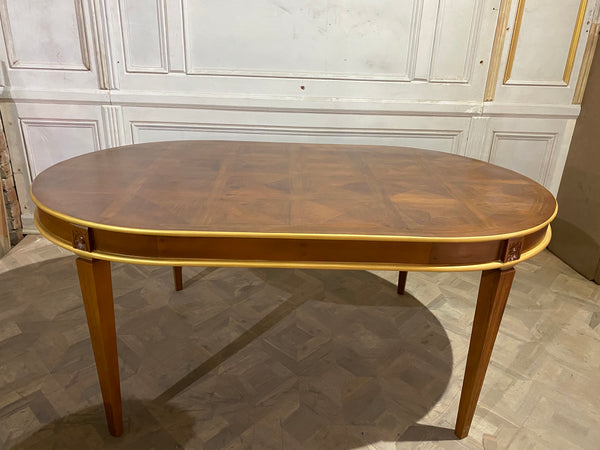 Louis XVI Dining table in classic walnut with parquet top