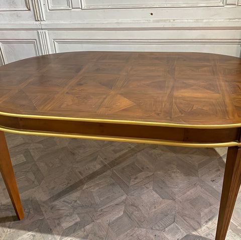 Louis XVI Dining table in classic walnut with parquet top