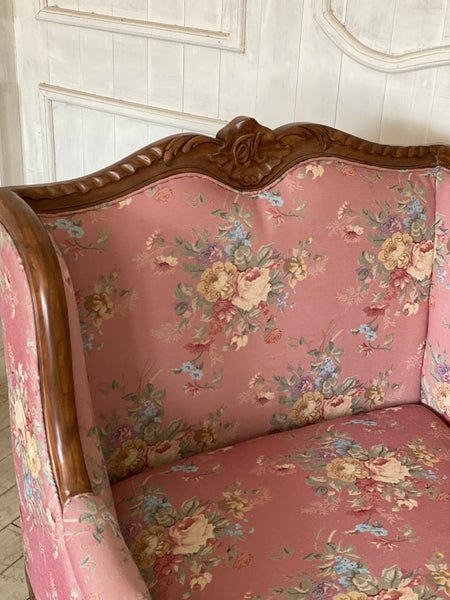 Duchesse of Louis XV attributes