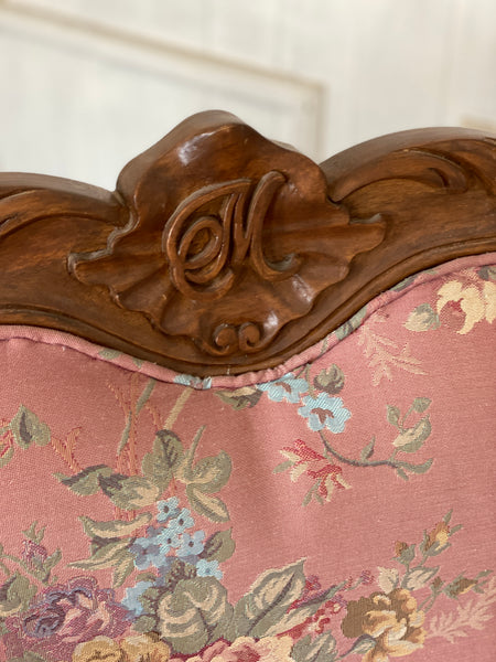 Duchesse of Louis XV attributes