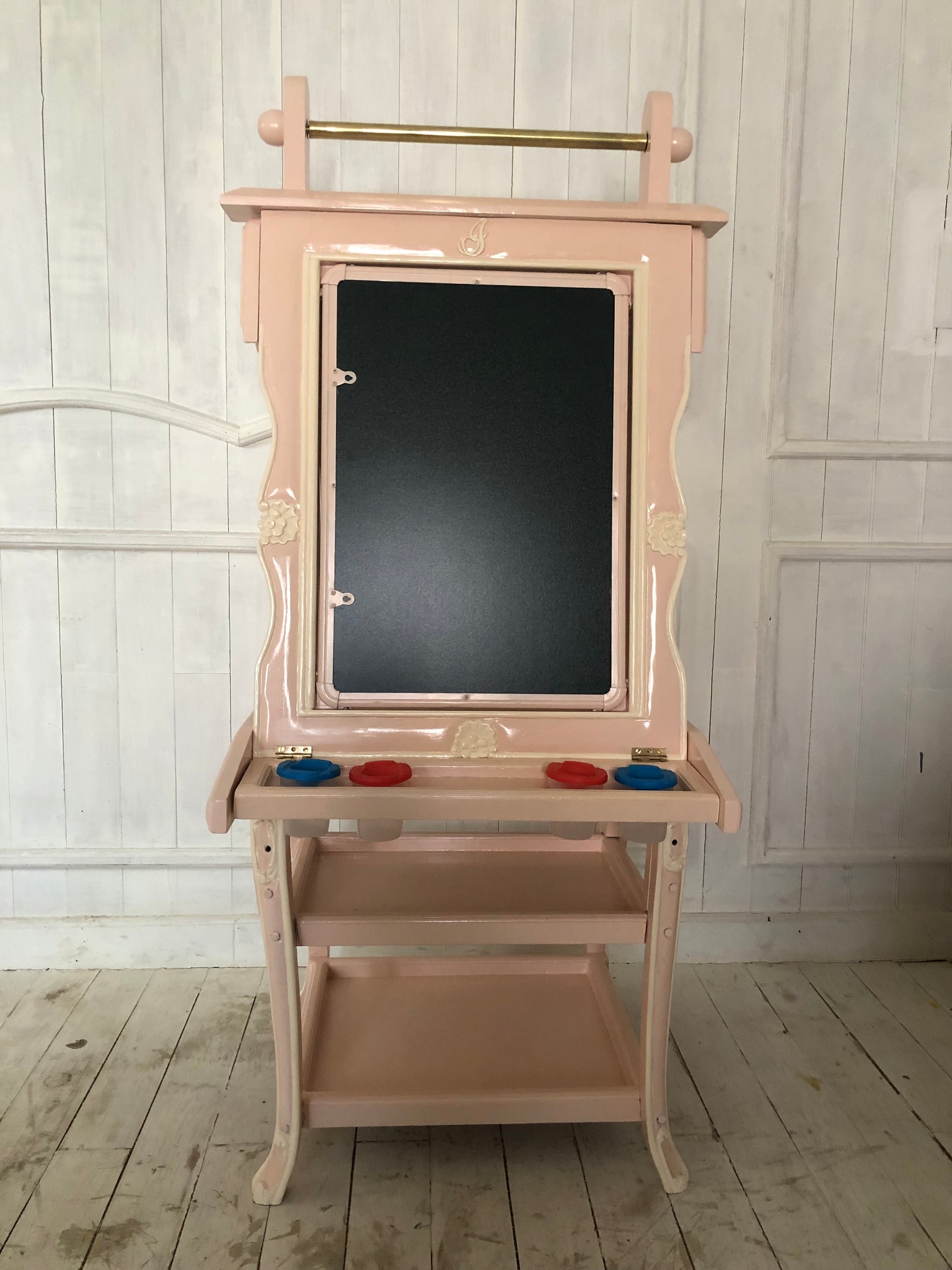 Easel for the little hearts
