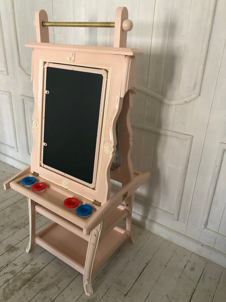 Easel for the little hearts