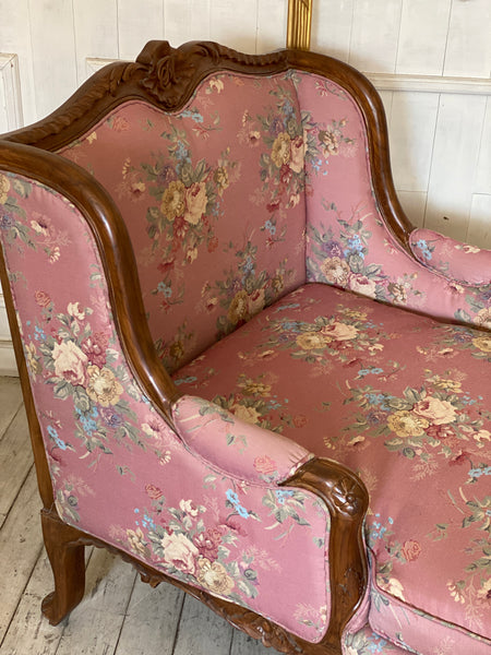 Duchesse of Louis XV attributes