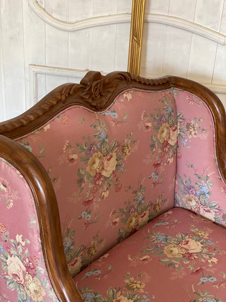 Duchesse of Louis XV attributes