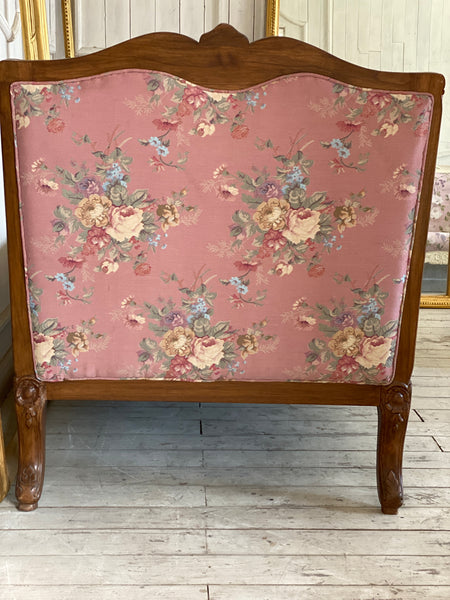 Duchesse of Louis XV attributes