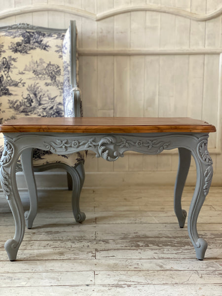 Centre table with delicate rocaille, Louis XV style