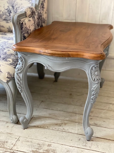 Centre table with delicate rocaille, Louis XV style