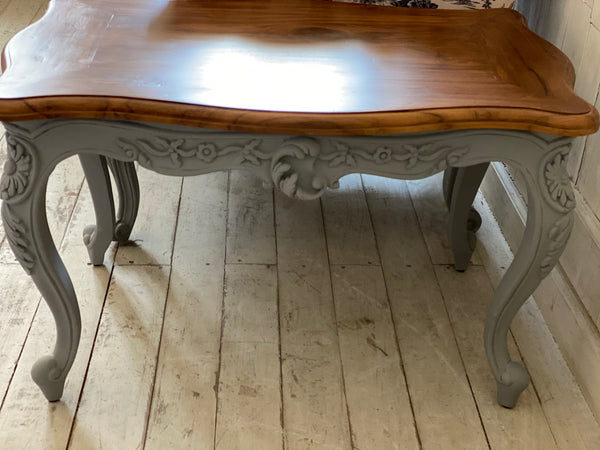 Centre table with delicate rocaille, Louis XV style