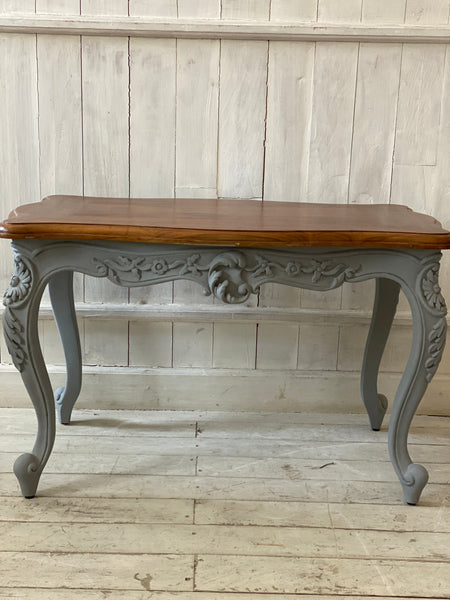 Centre table with delicate rocaille, Louis XV style