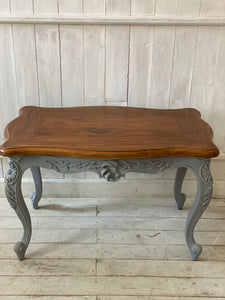 Centre table with delicate rocaille, Louis XV style