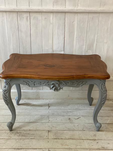 Centre table with delicate rocaille, Louis XV style