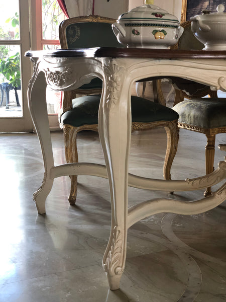 Louis XV dining table with naturalistic, voluptuous motifs