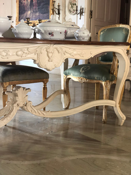 Louis XV dining table with naturalistic, voluptuous motifs