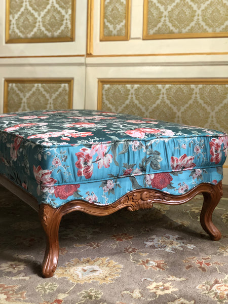 Tabouret / upholstered bench in Louis XV elegance