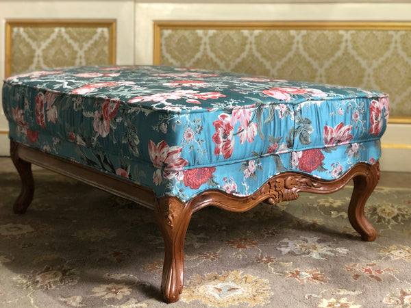 Tabouret / upholstered bench in Louis XV elegance