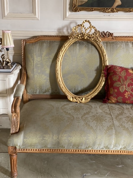 Belle Epoque style oval frame with bow