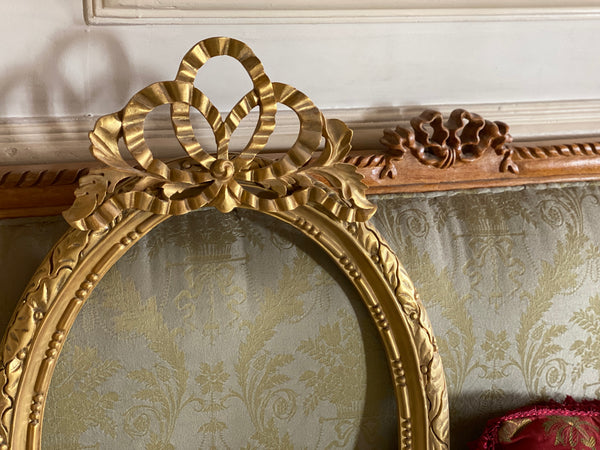 Belle Epoque style oval frame with bow