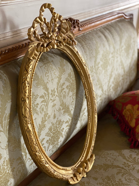 Belle Epoque style oval frame with bow