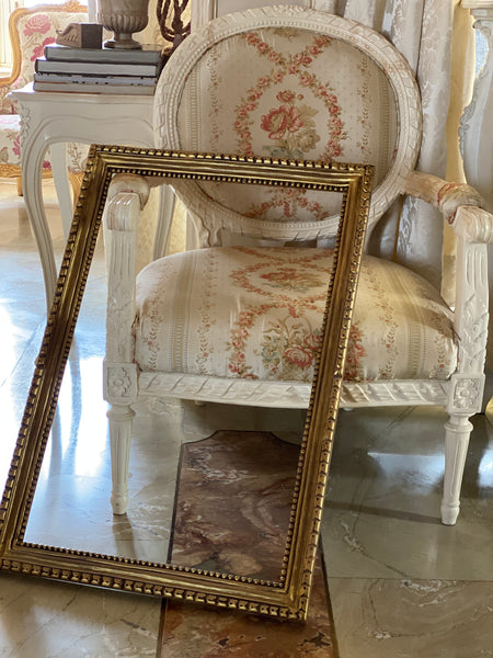 Frame with neoclassical mouldings