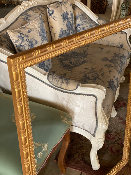Neoclassic frame with architectural moulding