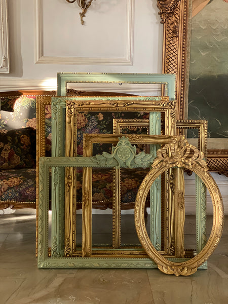 Belle Epoque style oval frame with bow