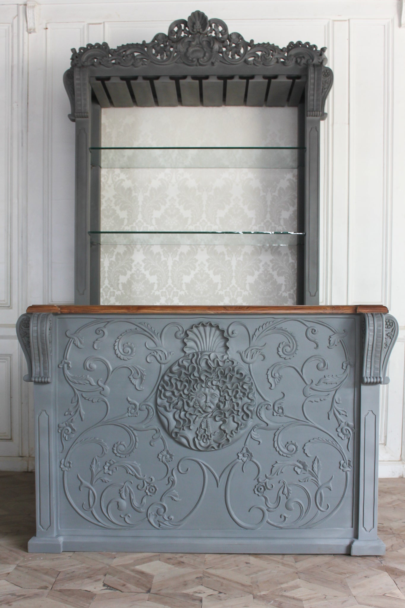 Customised bar inspired by Medusa