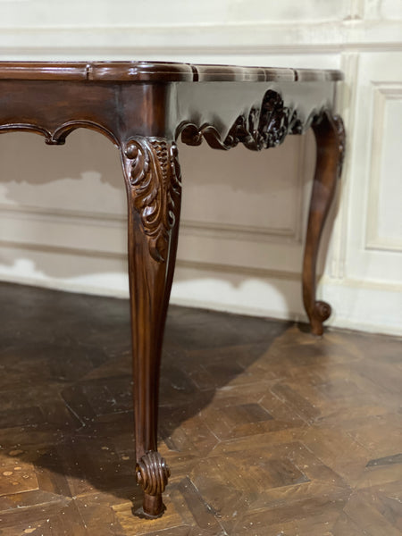 Dining table of Louis XV era with beautiful sensibilities