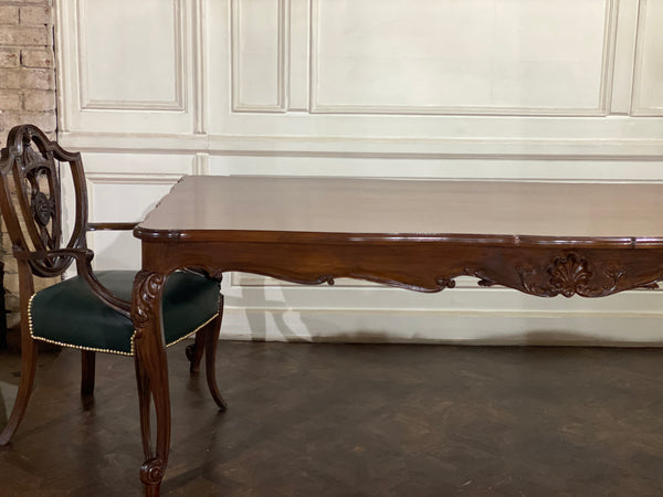 Dining table of Louis XV era with beautiful sensibilities