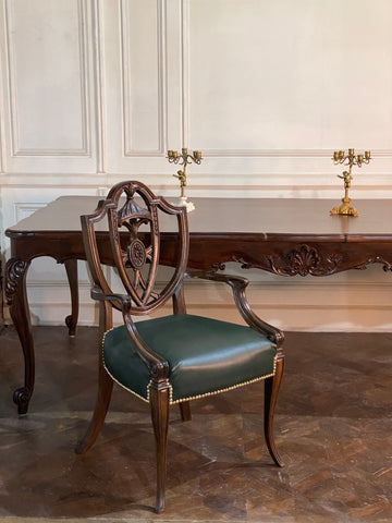 Dining table of Louis XV era with beautiful sensibilities