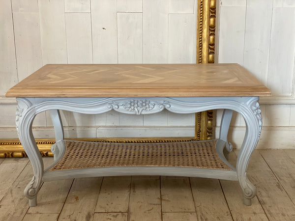 Petite Louis XV table with wicker shelf
