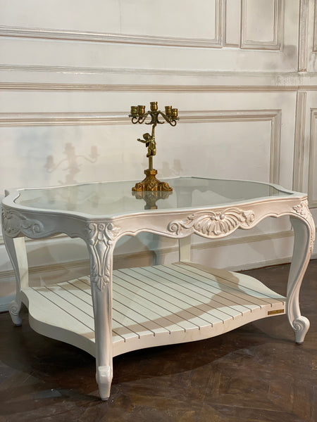 Scalloped silhouette Louis XV centre table
