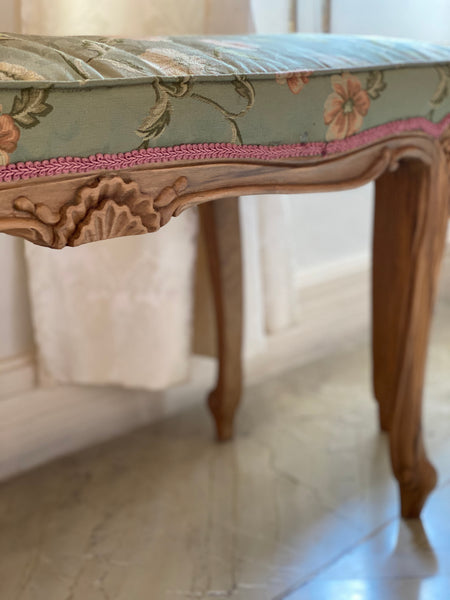 Elegant Louis XV bench