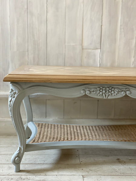 Petite Louis XV table with wicker shelf