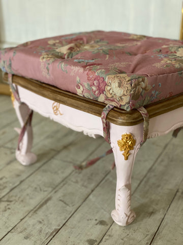 Footstool / tabouret with acanthus leaves and roses