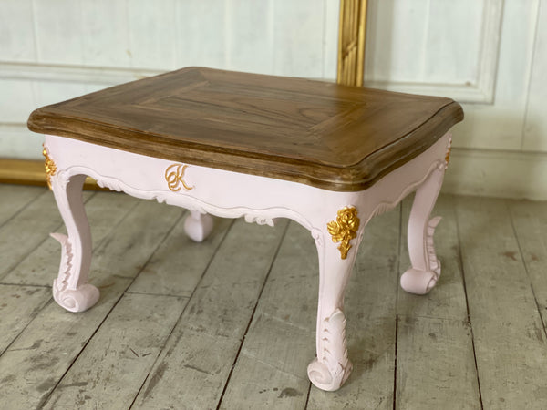 Footstool / tabouret with acanthus leaves and roses