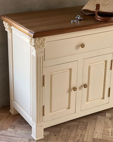 Kitchen Island with Corinthian pilasters
