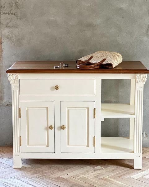 Kitchen Island with Corinthian pilasters