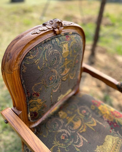 Louis XV high chair for the absolute hearts