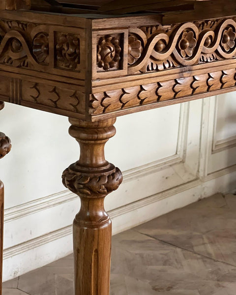 Extendable console of Louis XVI quintessence