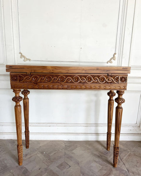 Extendable console of Louis XVI quintessence