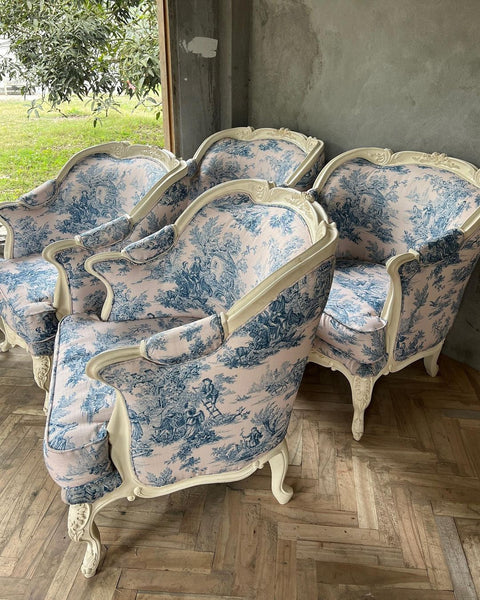 Pair of unbridled bergères / armchairs in Louis XV brilliance